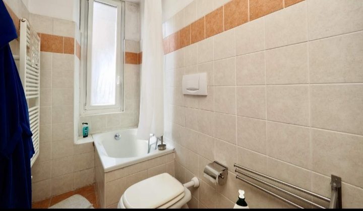 Renting out a two bedroom apartment close to Bocconi from August 1 2026. Rent: 820 euros, utilities: bills included , and a security deposit. It’s a 5 minute walk away from Bocconi. There’s one bathroom, a fully equipped kitchen.